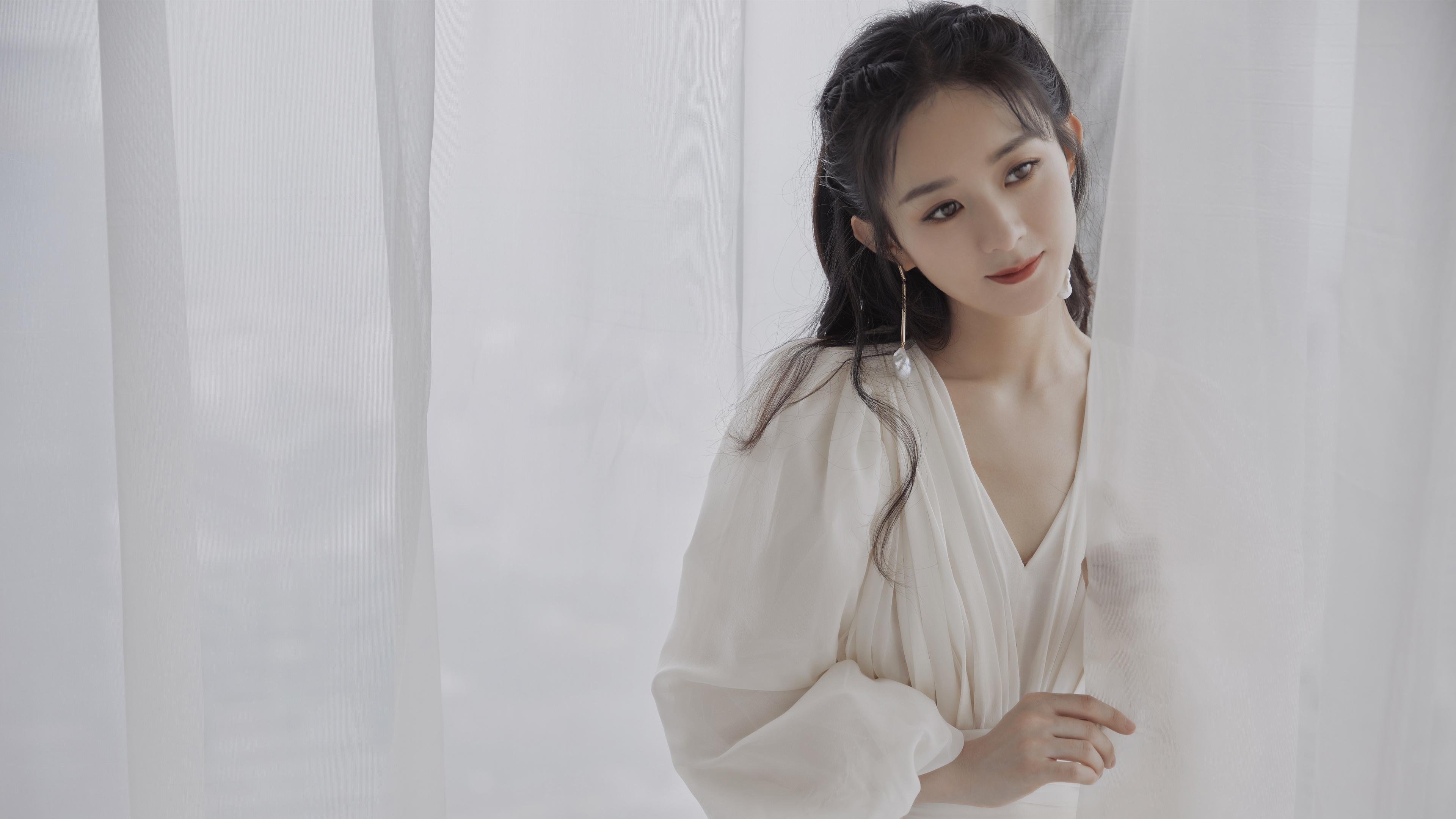 华体会app-简：用他的速度和技巧助力全黑队在多个国际比赛中收获荣誉