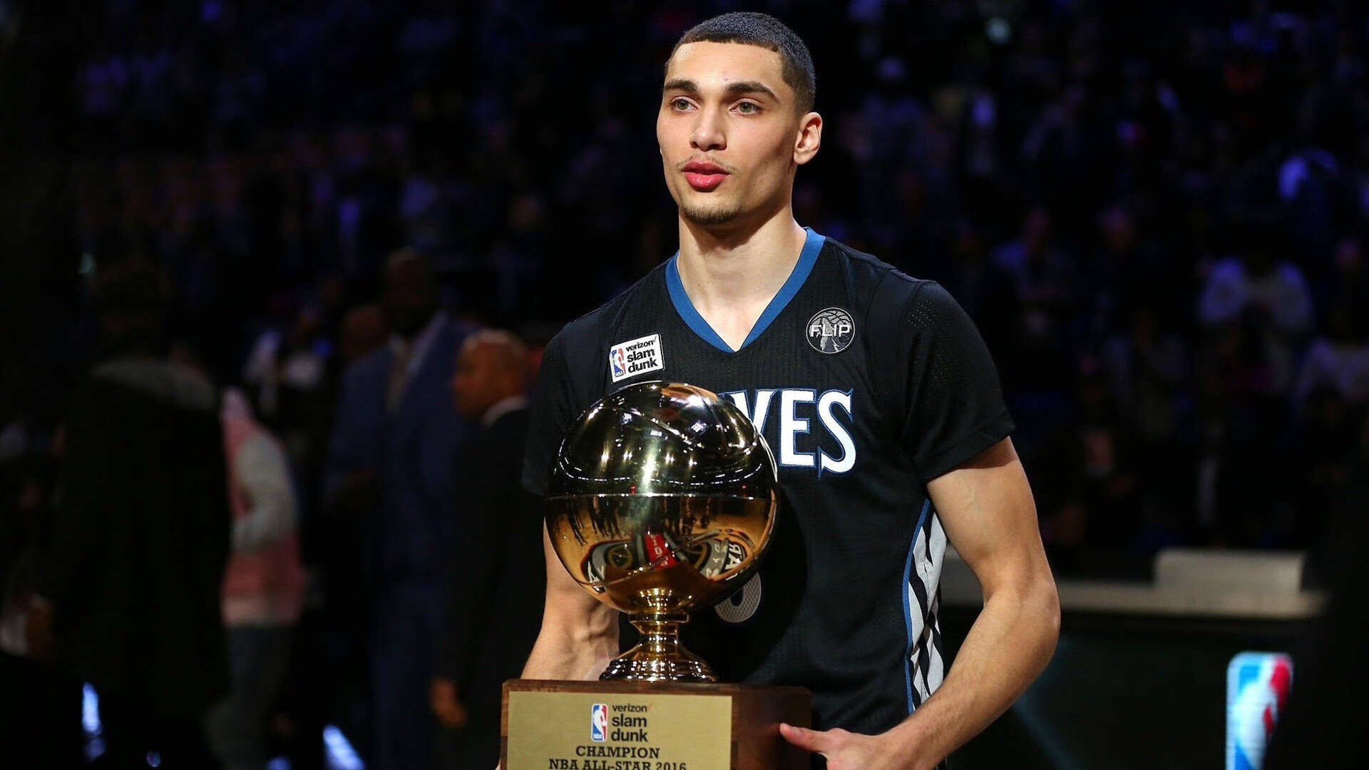 欧冠十六强首回合：拜仁2比0国米 通过中场压制完全掌控场面